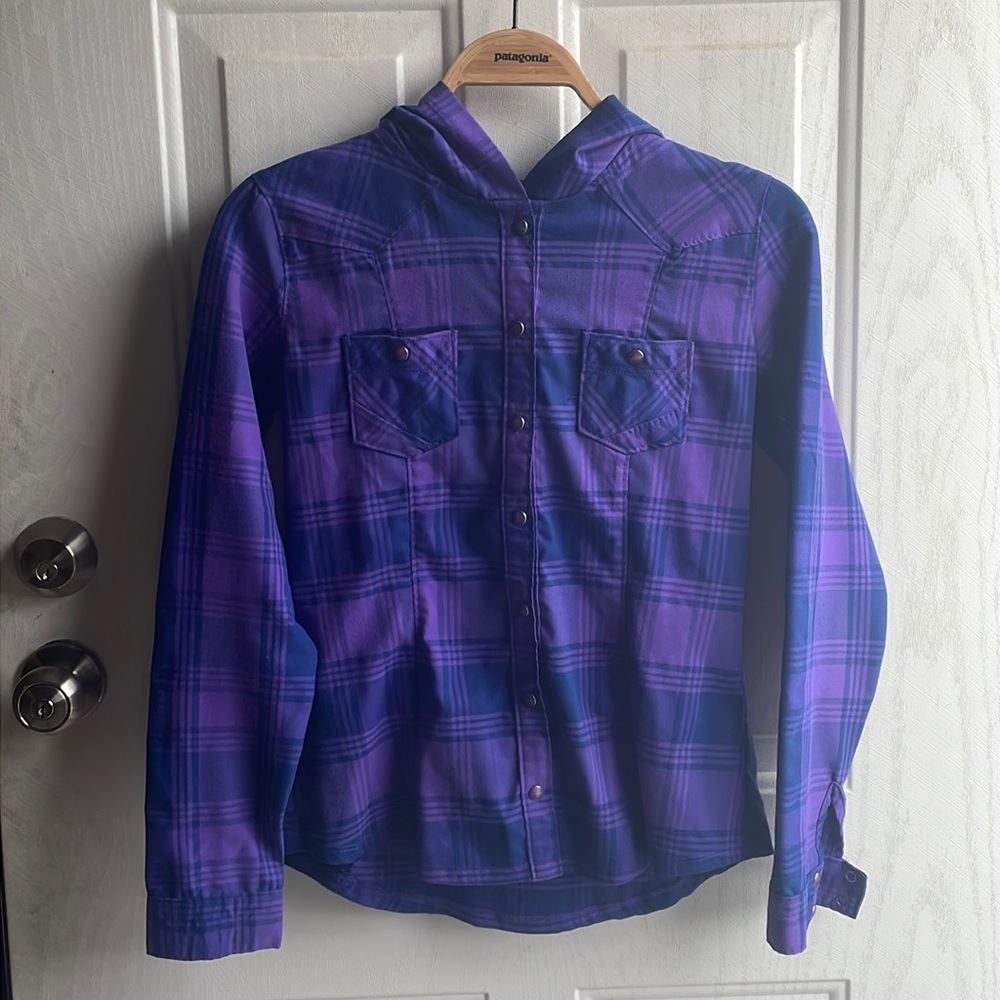 Women’s mountain hardware sz 2 flannel hooded shirt